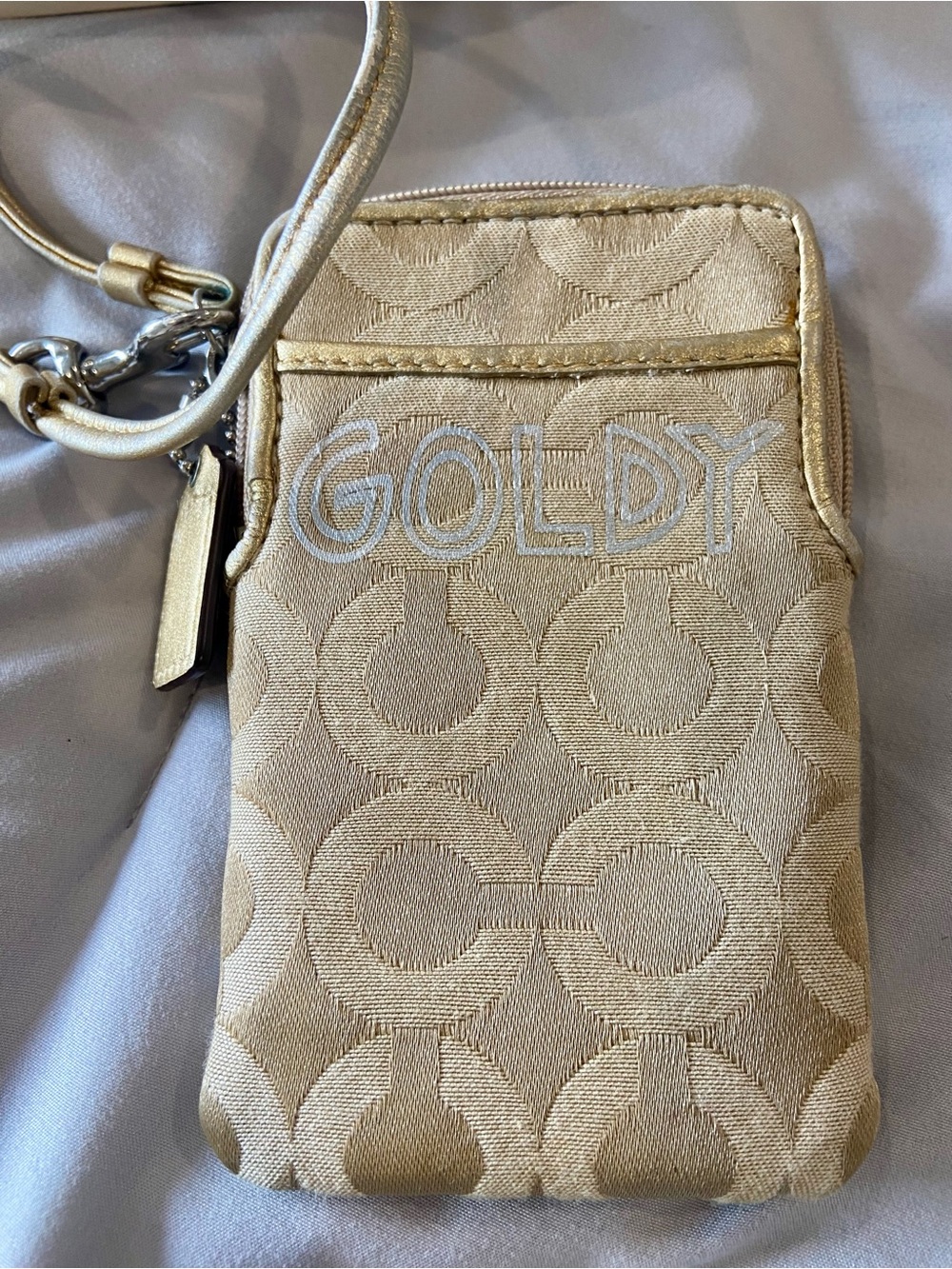 Coach x Poppy limited Edition Gold and Cream Goldy Wristlet Pouch - Picture 3 of 5